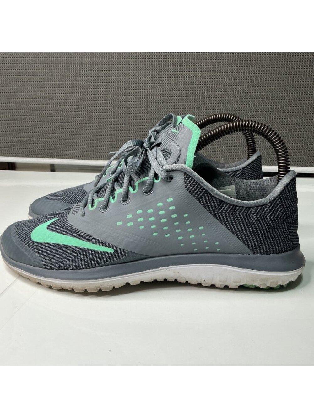 Nike FS Lite Run 2 running Woman's shoes Gray & Mint Green Training Size 8.5